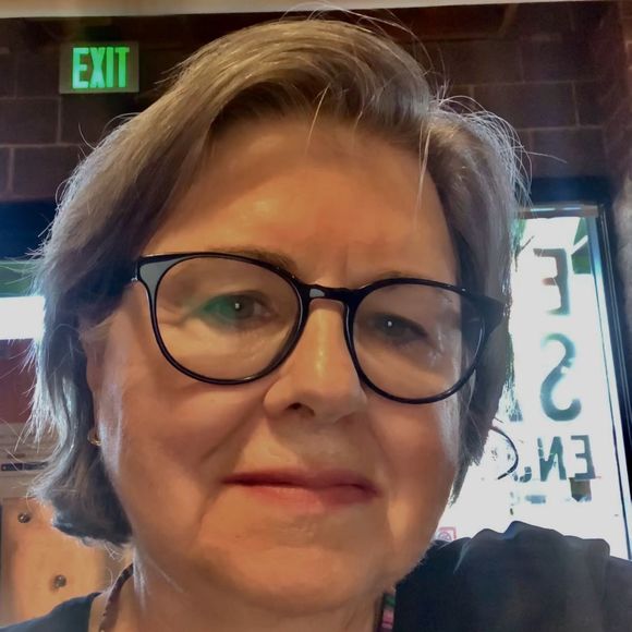 Meet your Posher, Sandy - Picture 1 of 1